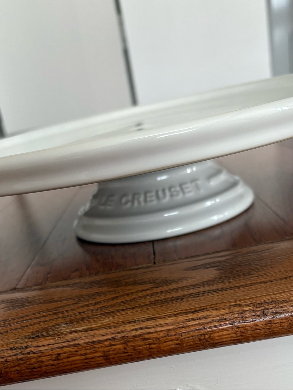Le Creuset  Stoneware Footed Cake Stand 30 cm  11.8" white NIB